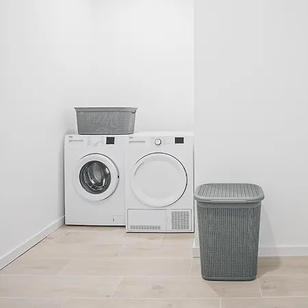 Delfina * Santa Barbara (Lisbon)